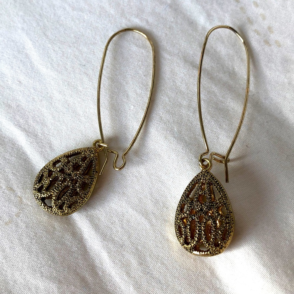 4/$25🛍 Goldtone Teardrop Costume Earrings